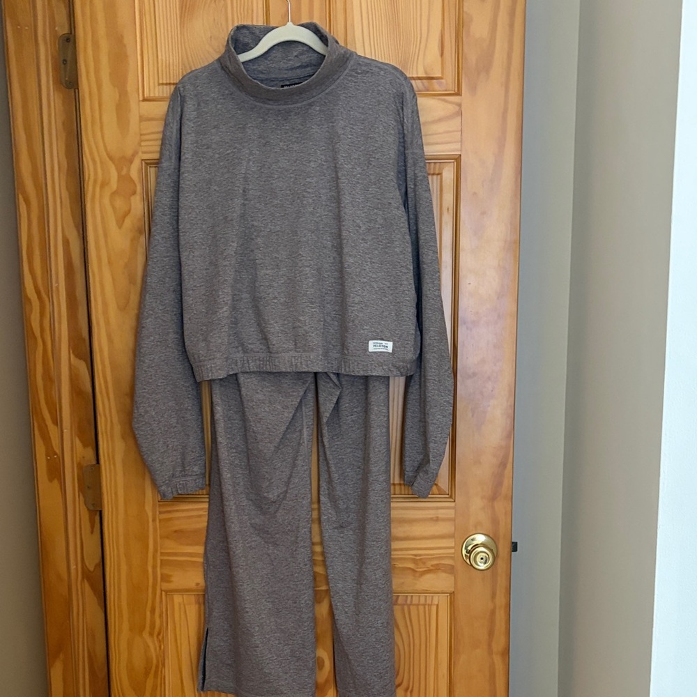 Peloton 2 piece mocha set